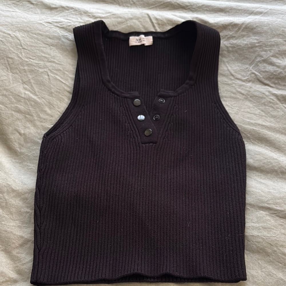 Black Ribbed Buttoned Crop Tank Top